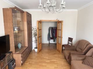 Продаж 3-кімнатної квартири біля метро Позняки