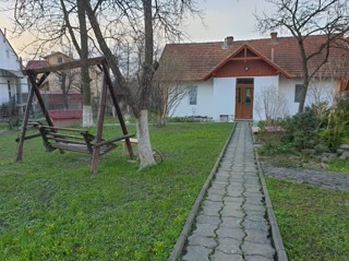 🏡 Продаж будинку з ділянкою 10 соток у центрі — ідеально під інвестицію!