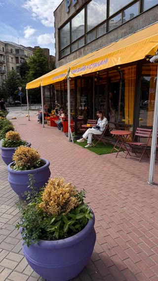 Sale of an operating coffee shop in Pechersk