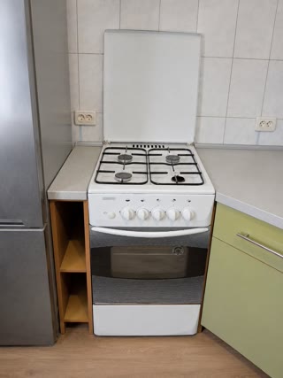 Продам 1-к квартиру, м. Захисників України, Спортивна, Метробудівників