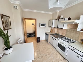 Продаж 3-кімнатної квартири біля метро Позняки