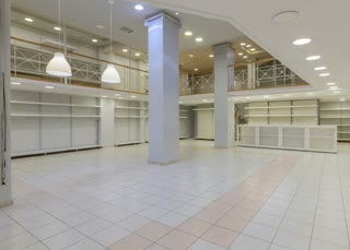 400 m² Store