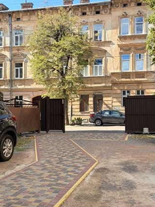 Продаж 2-кімнатної квартири у ближньому центрі Львова
