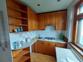 Продам 3к квартиру метро Спортивна, Метростроїтелів