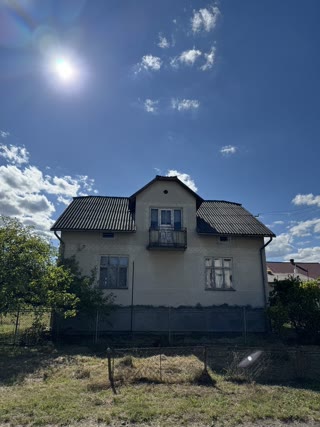 🏡 Продаж будинку з великою ділянкою в Дрогобичі