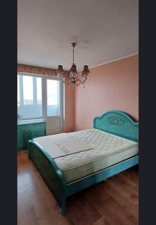 Продам 3х кімнатну квартиру метро Захисників України