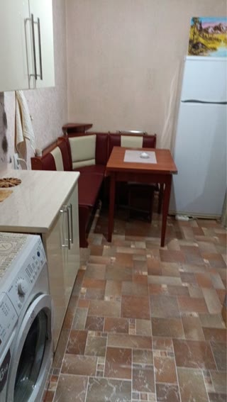 Продам гостинку на Залютино, хороше стан