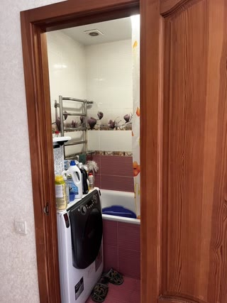 Продам 2к. квартиру с раздельною планировкою. м. Спортивна, Конний ринок