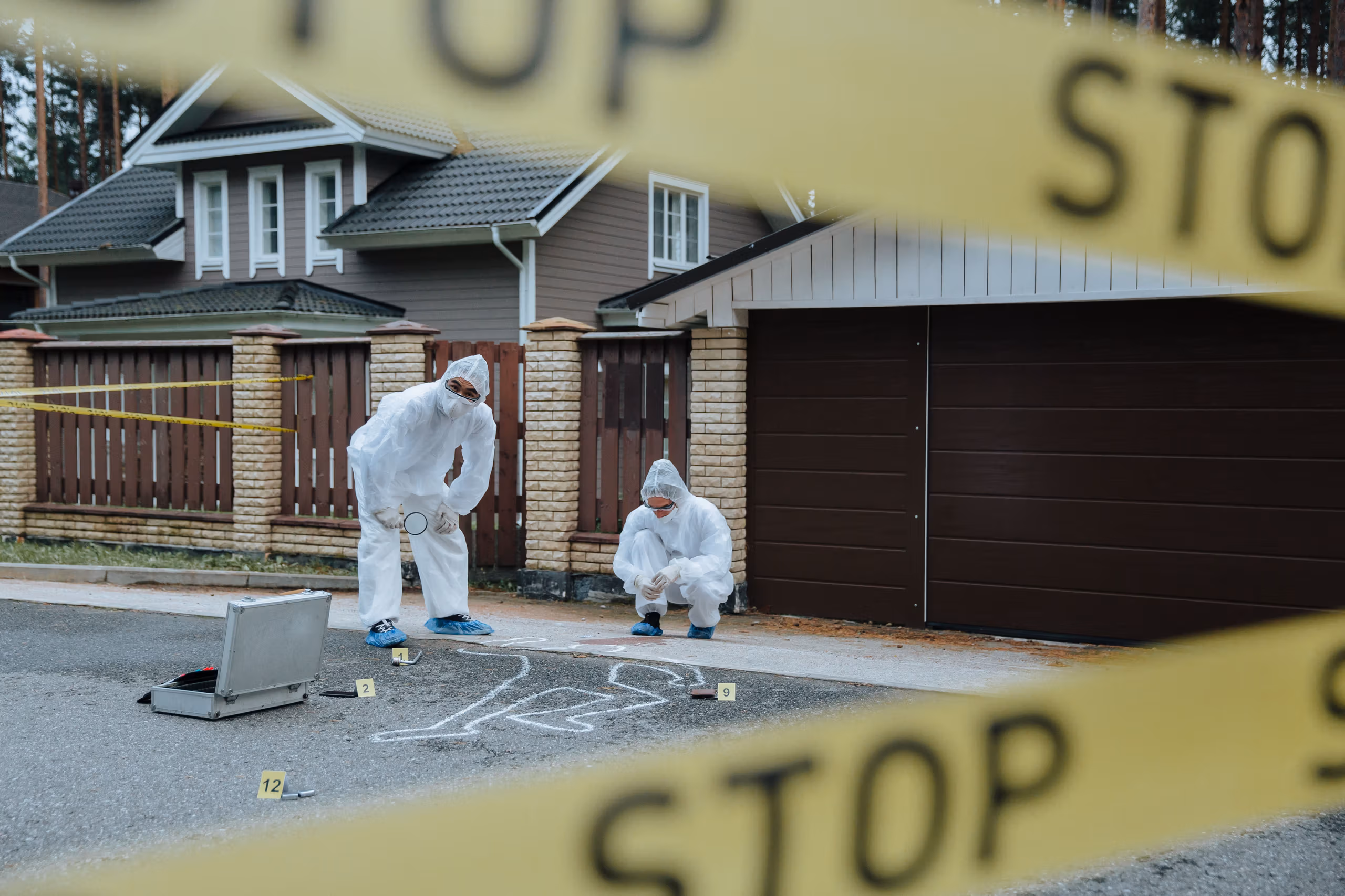 When a murder leaves traces but little certainty