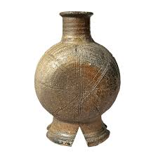 A pottery shard used for writing or sketching, this one with hieroglyphs.