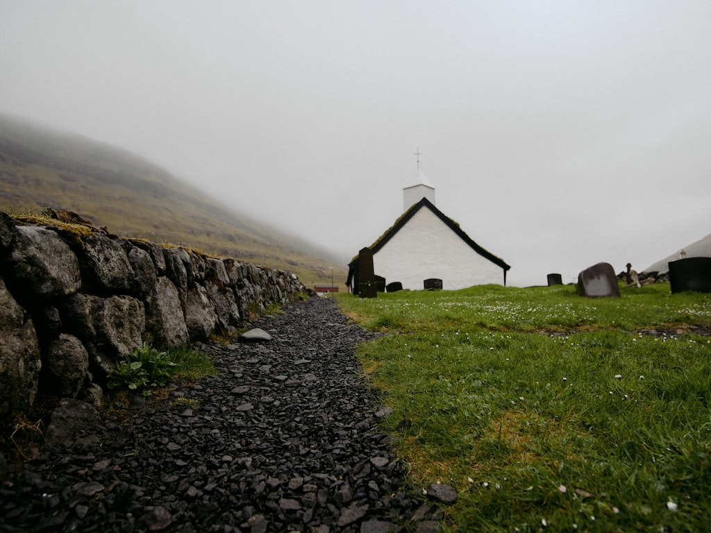 Anni Spratt Photography Faroe Islands house in mist