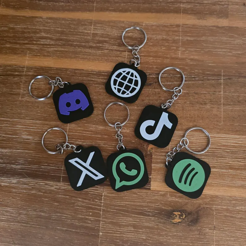 Chaveiros NFC com diferentes designs