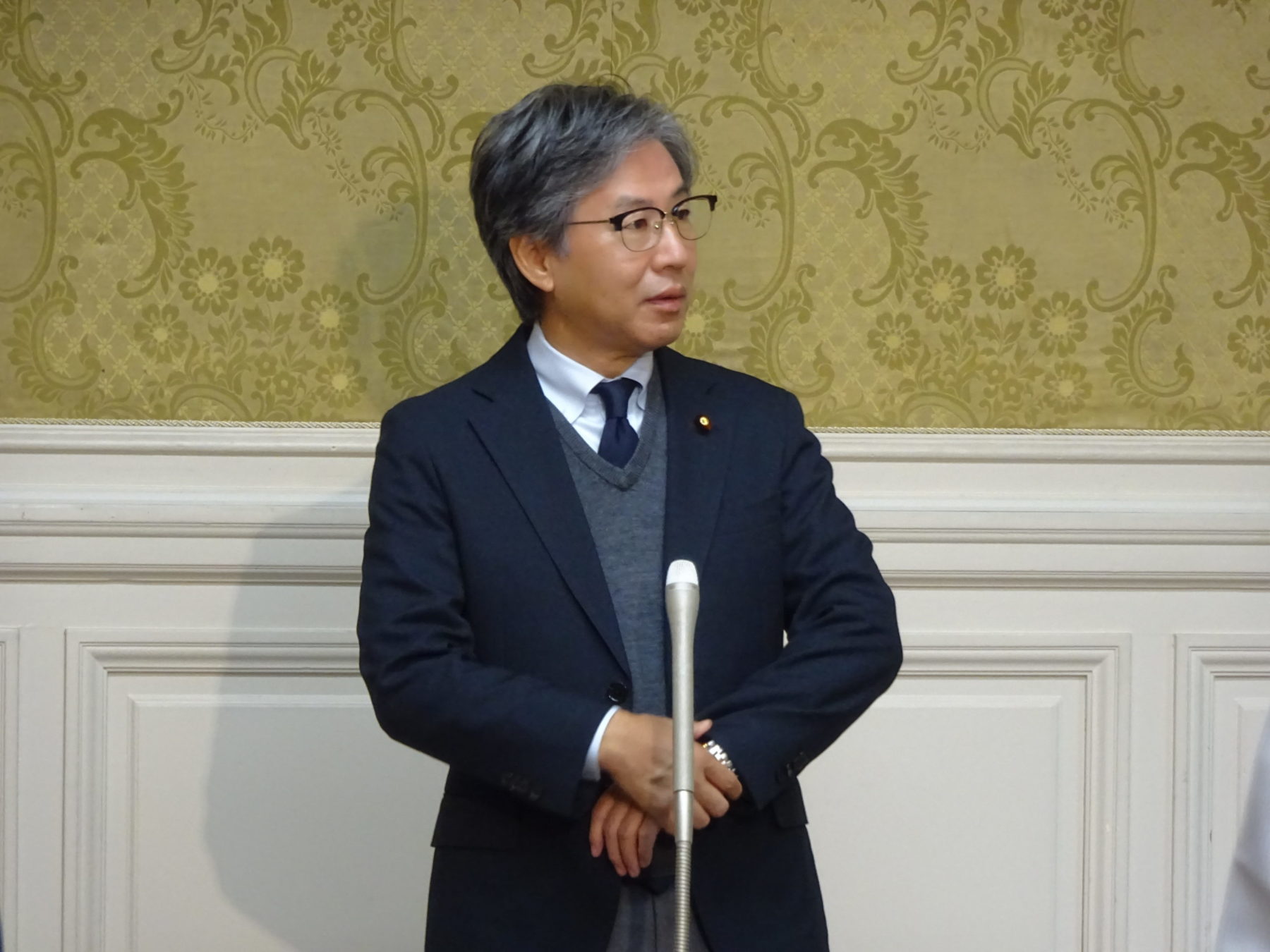 囲み取材