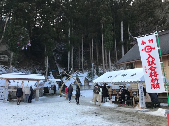 釣石神社