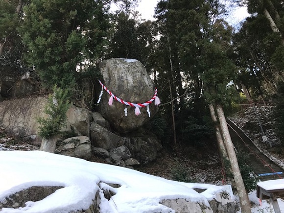 釣石神社