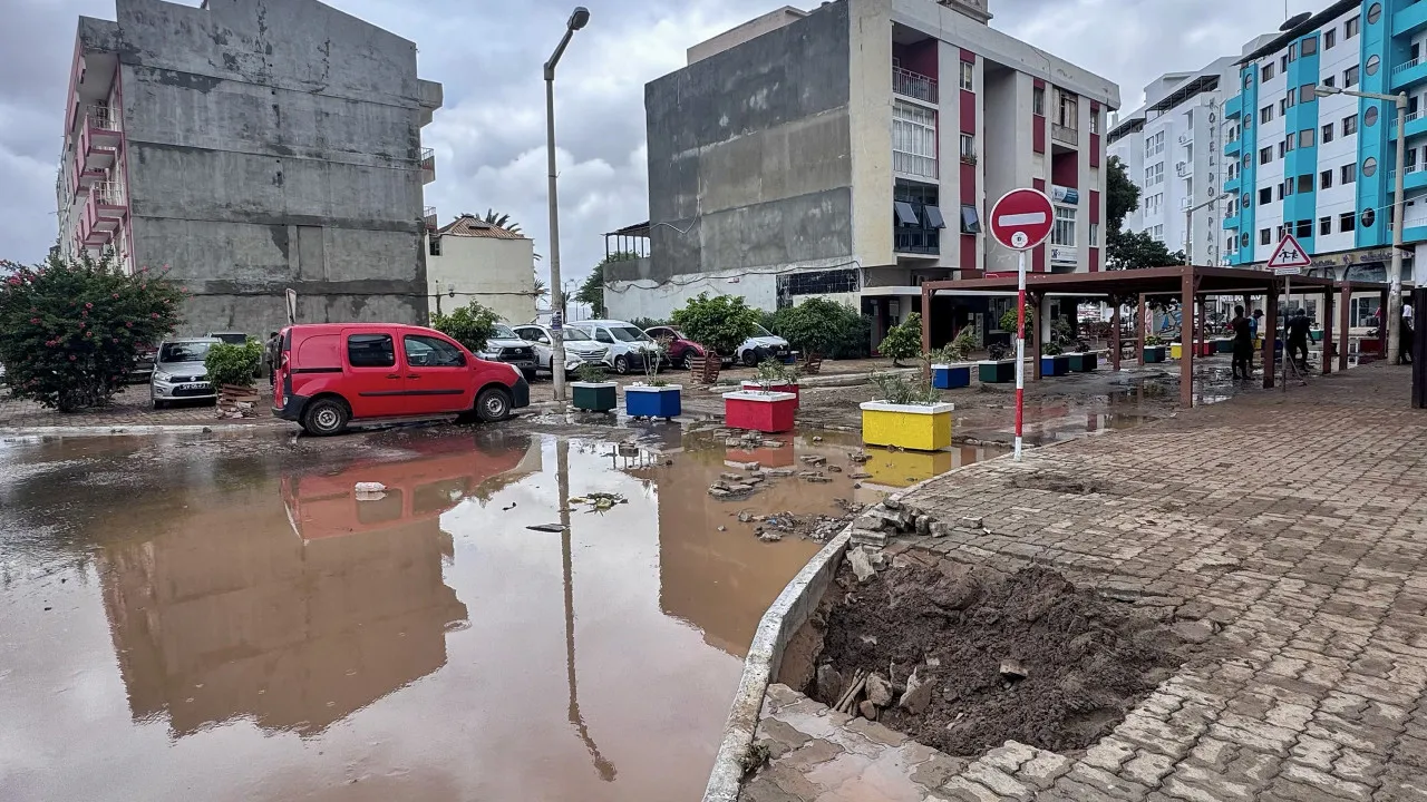 Comércio em situação de calamidade: tempestade em São Vicente pressiona preços, abastecimento e recuperação