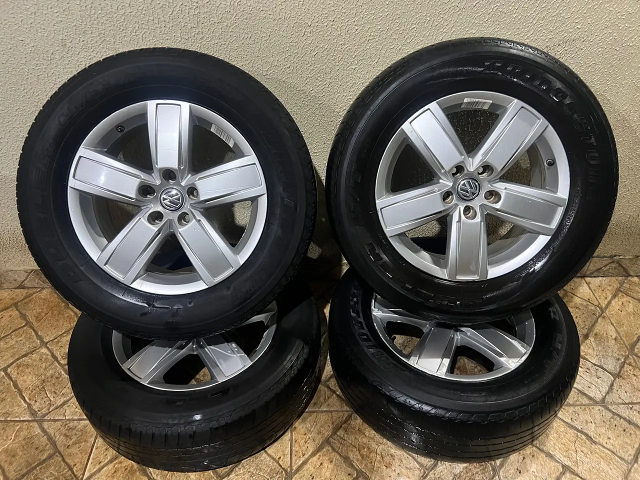 Rodas Volkswagen Aro 17 com Pneus