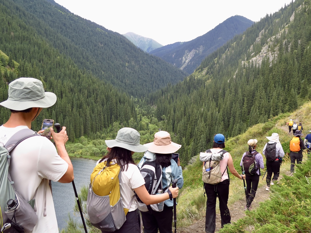 Multi-day hiking itineraries in Almaty region
