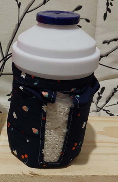 Full bag with funnel to empty bag more easily