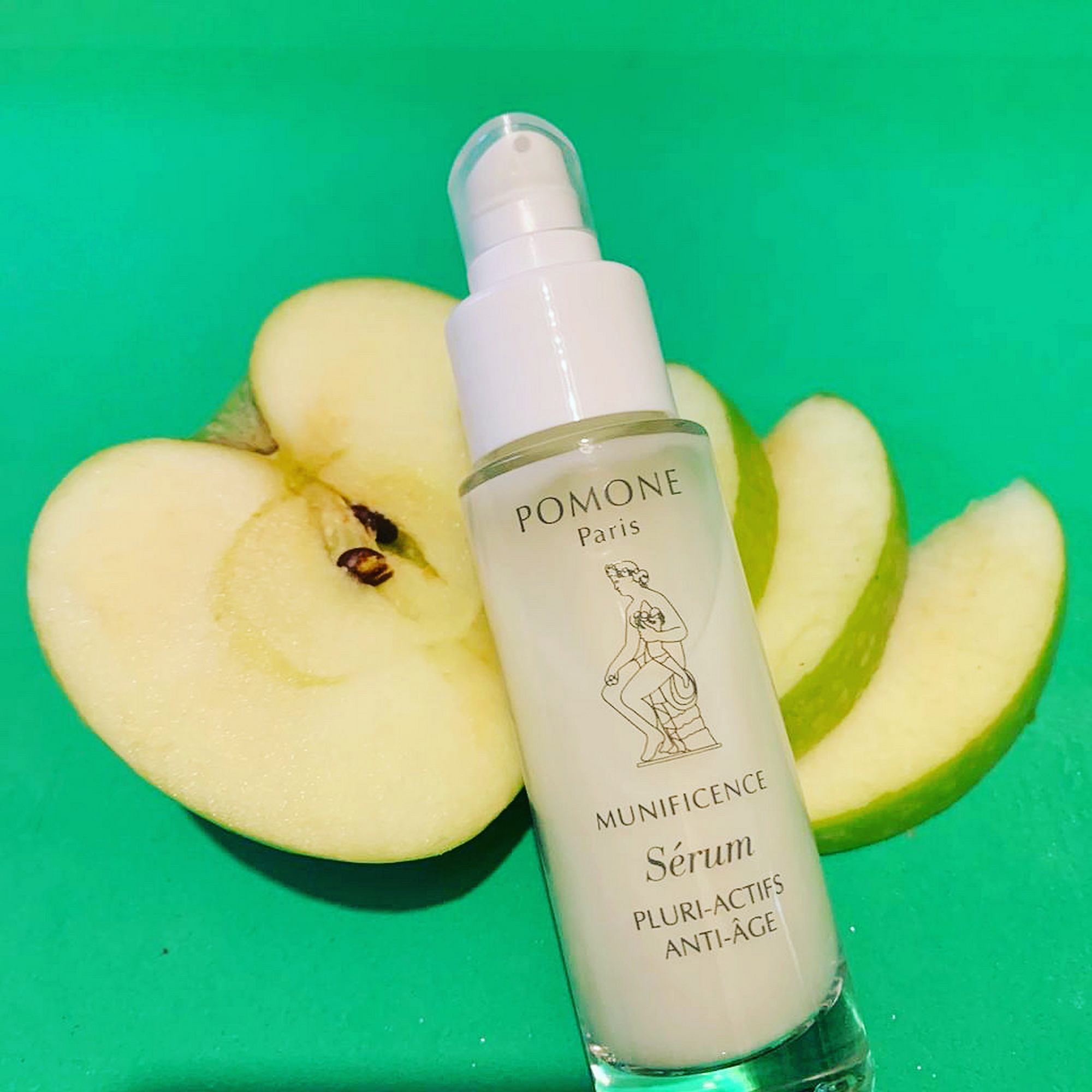 SERUM with cut green apple