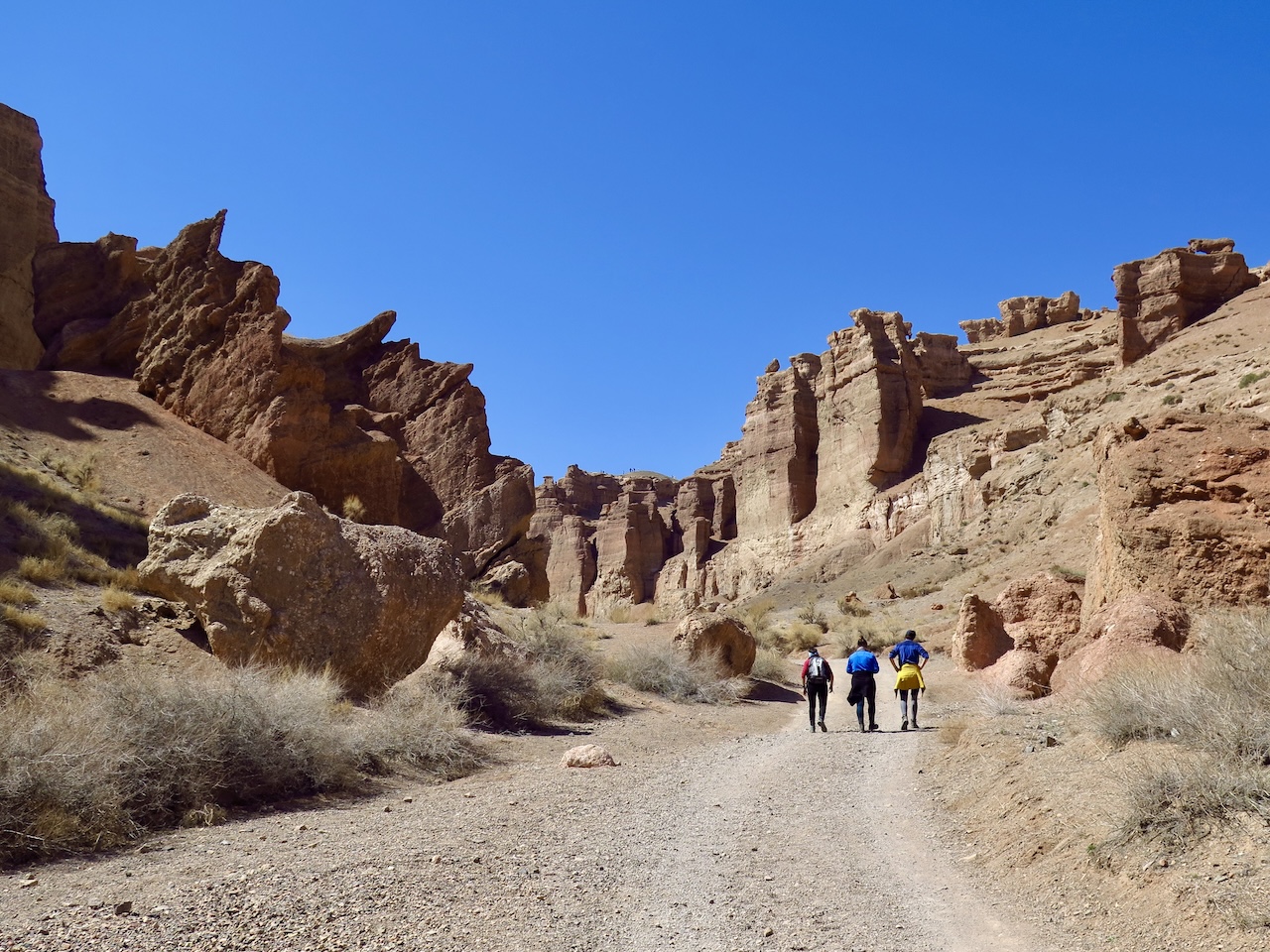 Multi-day hiking itineraries in Almaty region