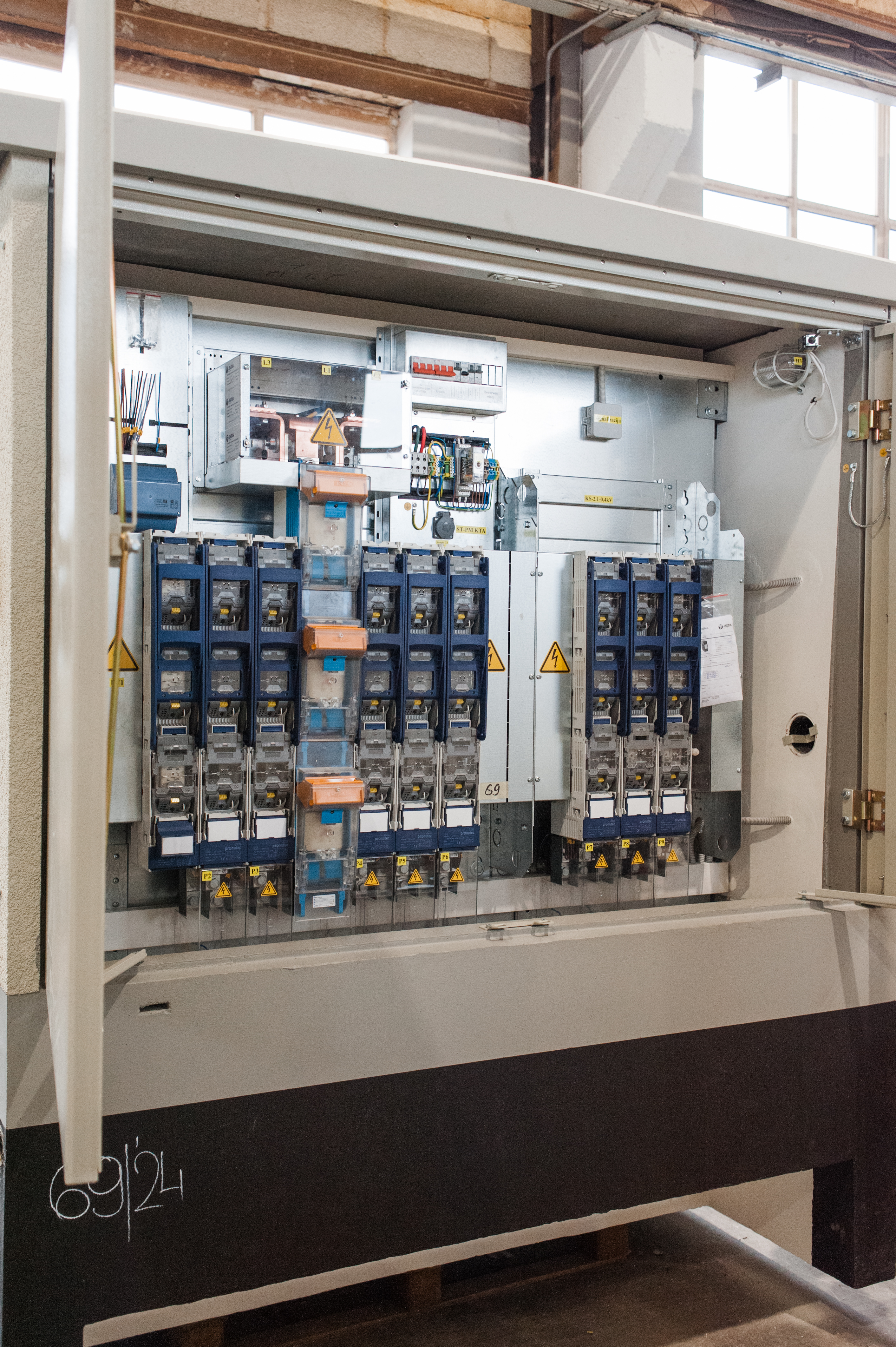 Low voltage rack