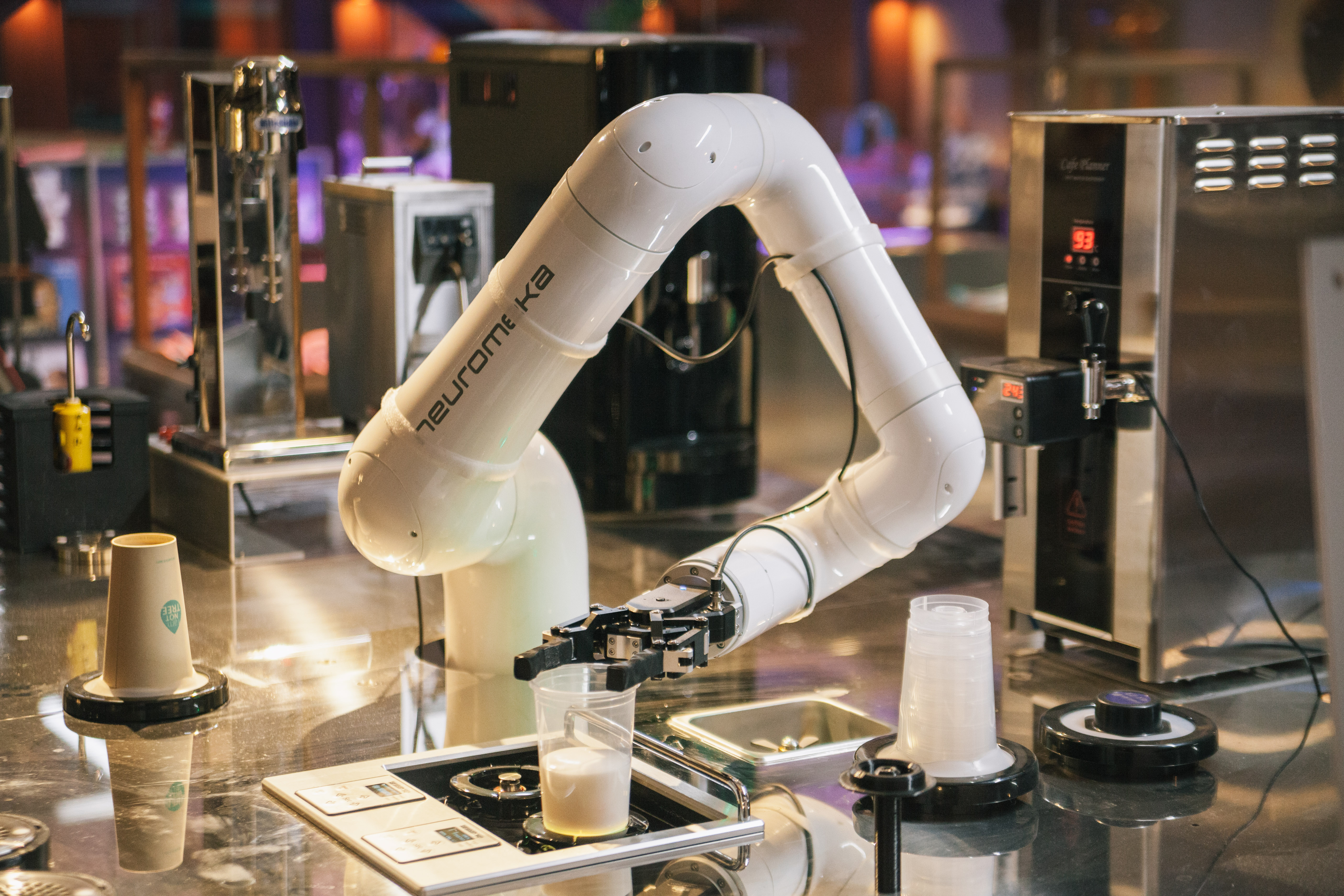 Indy7 Robot in F&B application