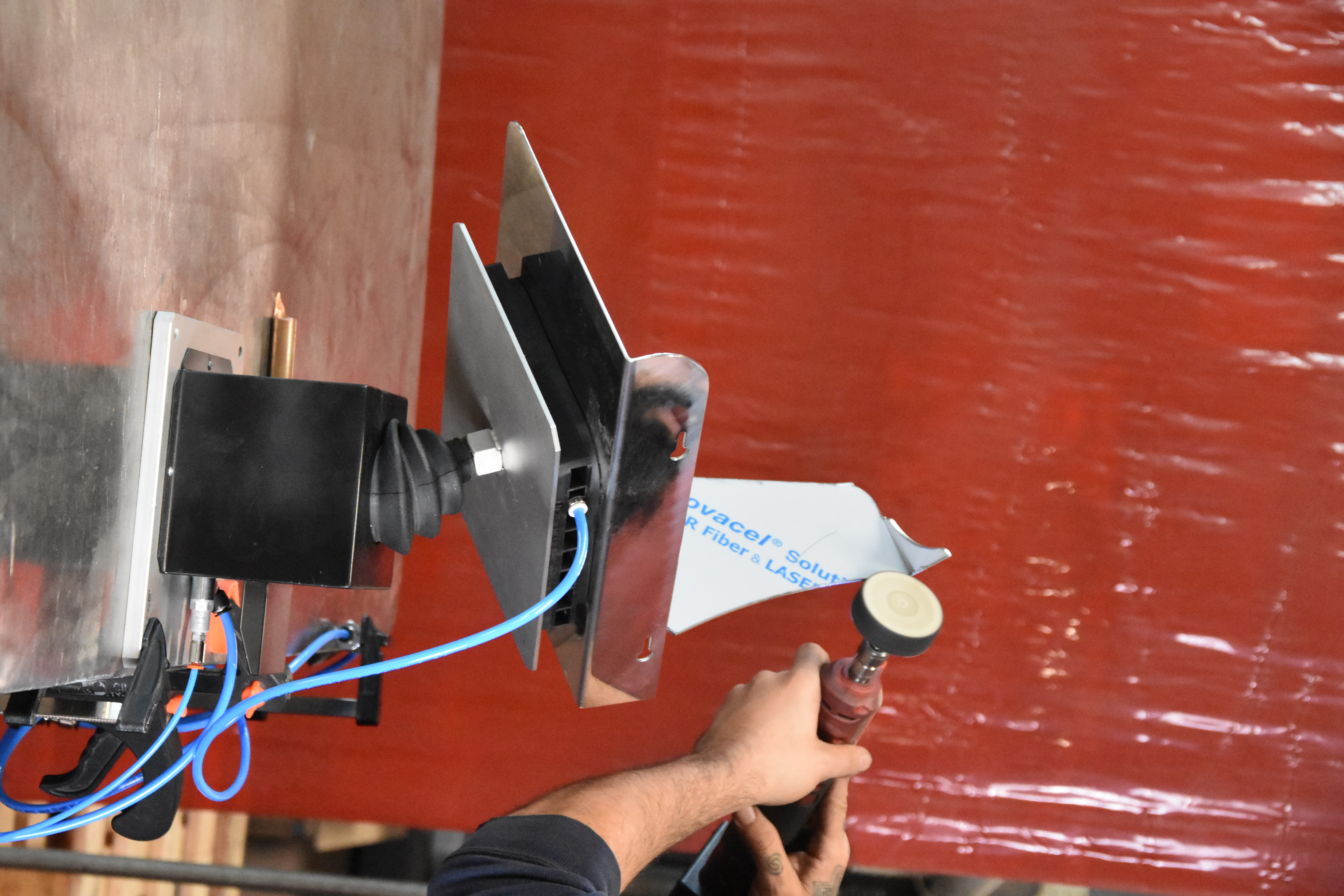 Sheet metal processing with vacuum system