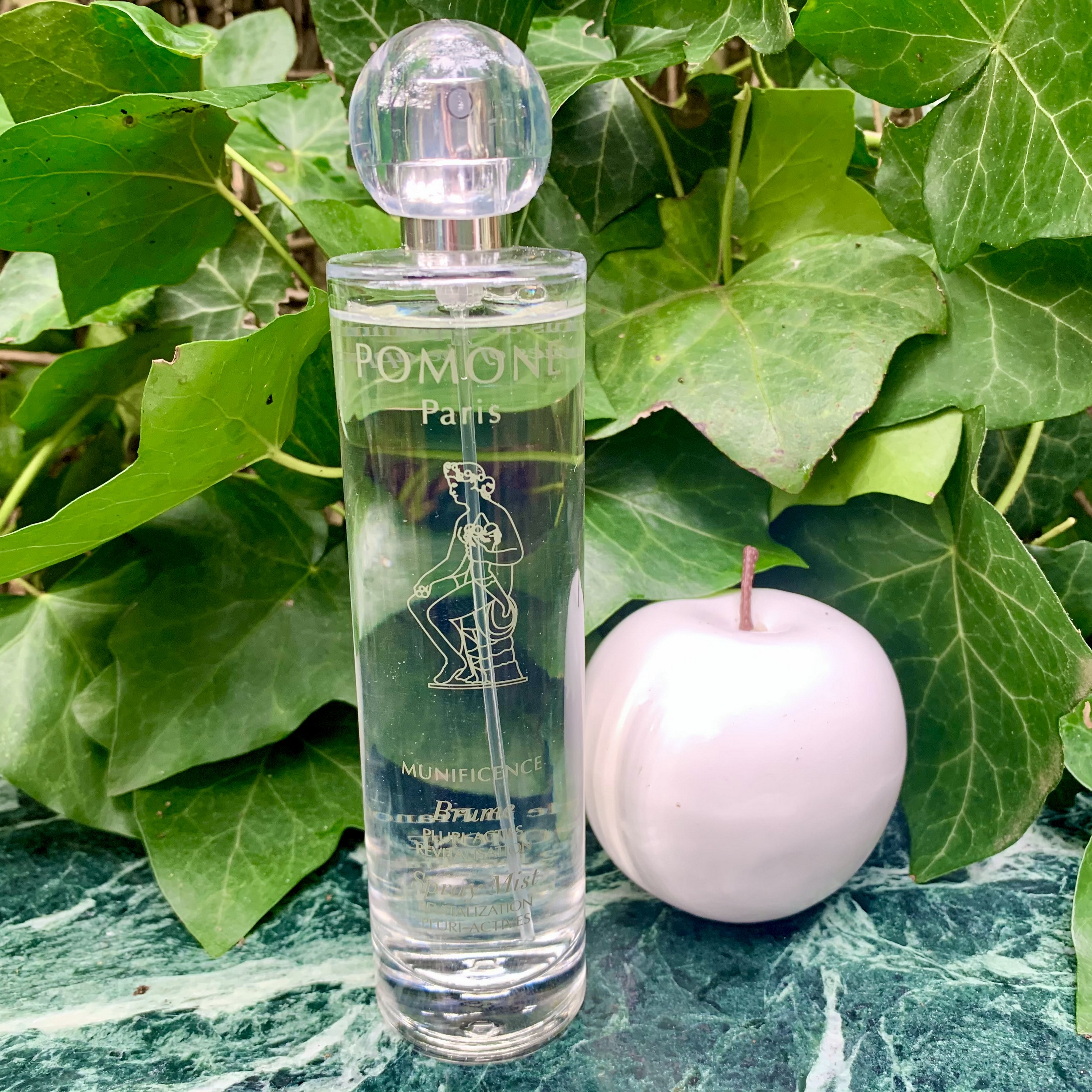 SPRAY MIST with a white apple