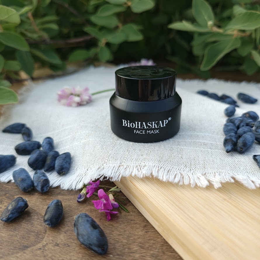 Biohaskap face mask + berries