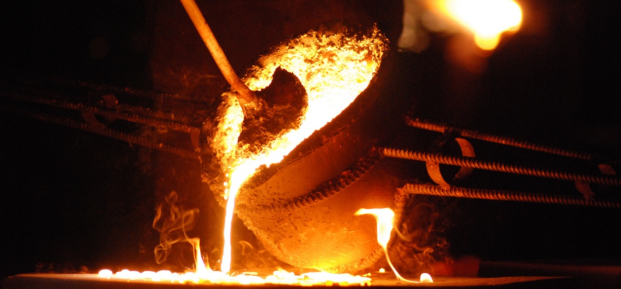 iron-pour-4507122_cr1.jpg