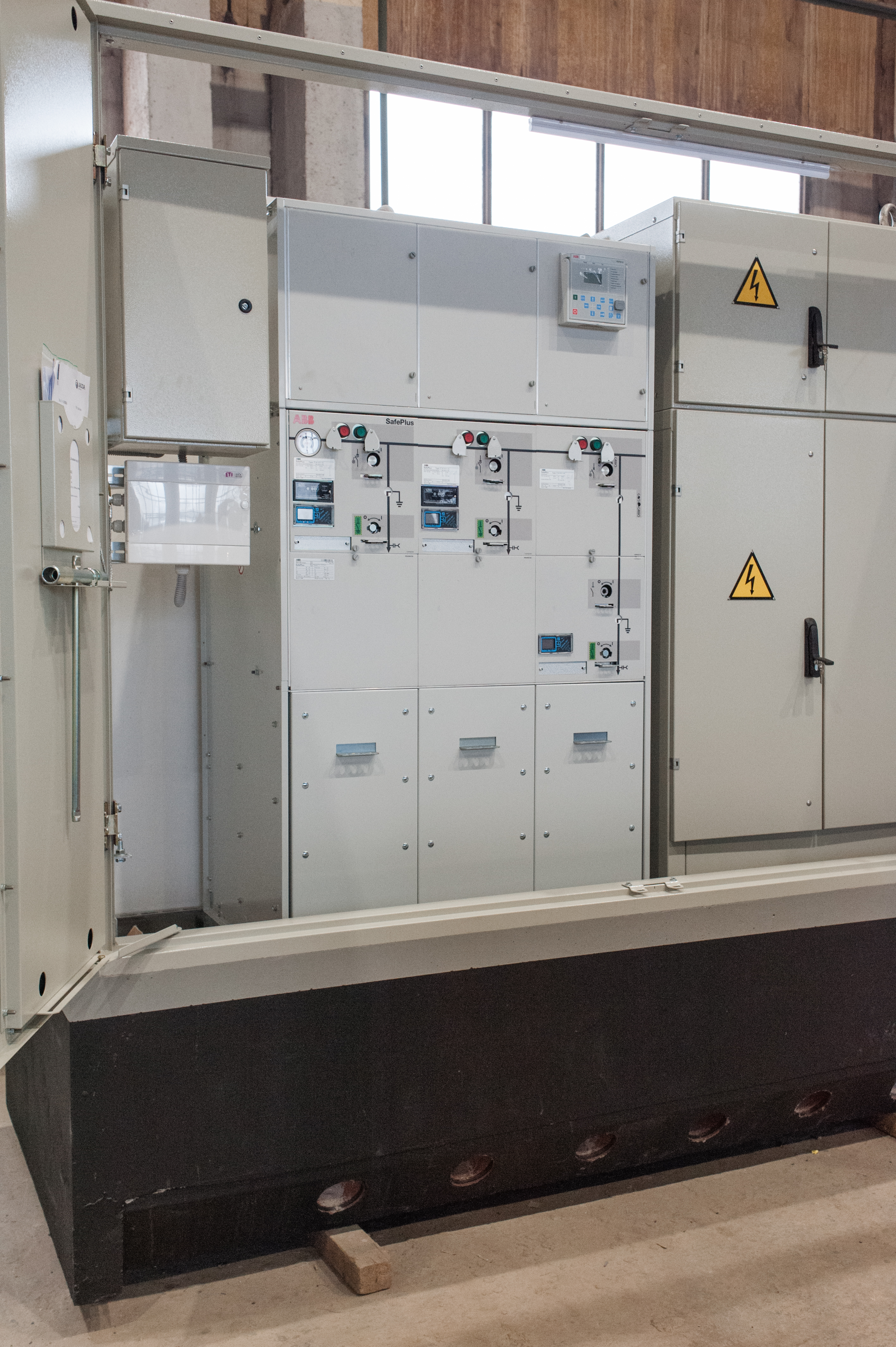 Medium voltage switchgear