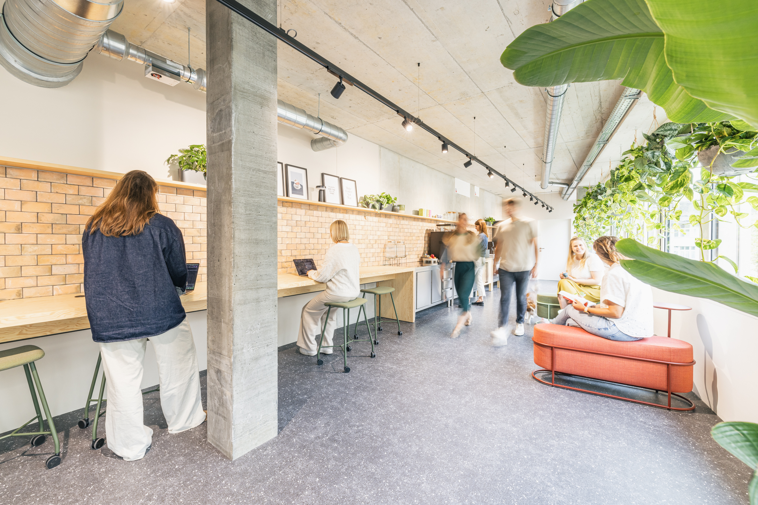 R5027023_dayswithus_workfactory_smallres.jpg