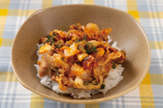 レンジで簡単 豚キムチ丼｜ボウル１つで作れる栄養満点レシピ