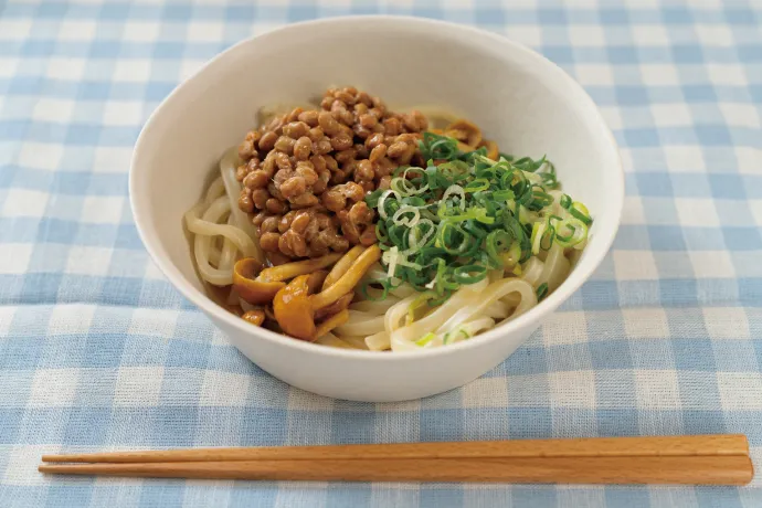 【葉酸も摂れる！】納豆となめこのネバネバうどん｜ボウル１つで作れる栄養満点レシピ