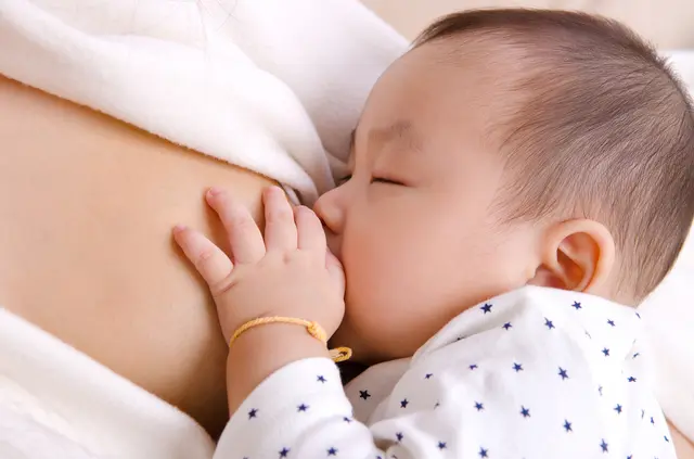 赤ちゃんの授乳