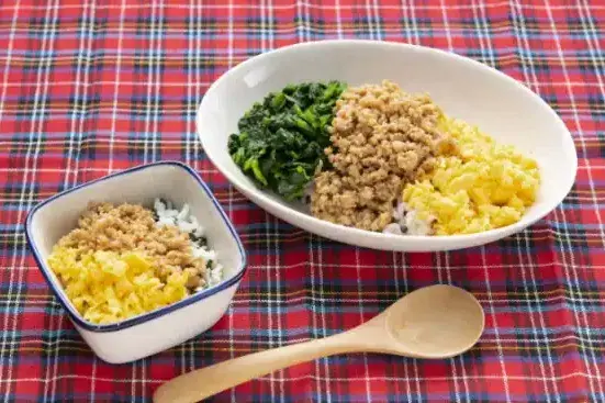 青菜ごはんの２色そぼろ丼