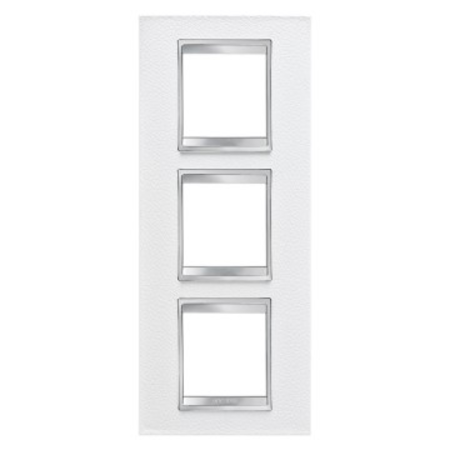 Gewiss Placa ornament cproiector horus lux international - in technopolymer leather finishing - 2+2+2 modul vertical - white - cproiector horus