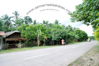 Roadside entrance, property is 100 meters towards beach.