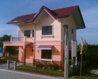 4BR/2T&B/2car garage /130sqm Lot area / 98sqm flr area / near Southmall Las PiÃ±as City