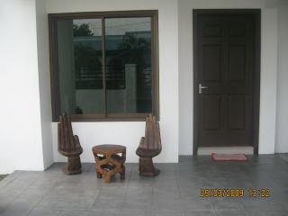 Tiled Receiving Area (Foyer)