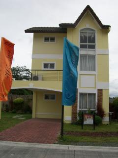 3 storey house and lot , 4 bedrooms 3 t&B