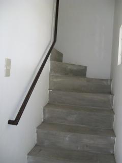 cemented stairs, with no tiles