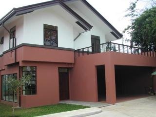 FOR SALE: House Tagaytay 2