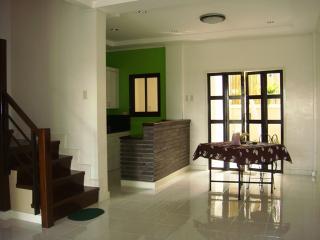 Kitchen, lanai & dining area