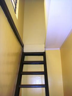 Maid's rm stairs