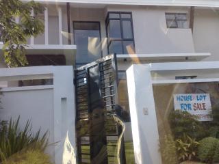 FOR SALE: House Manila Metropolitan Area > Alabang 1