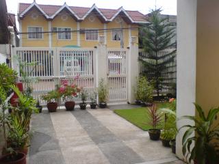 garage & garden photo