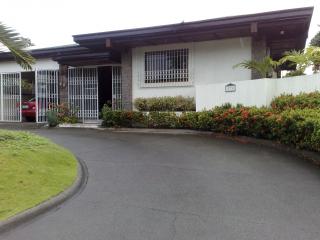 FOR SALE: House Manila Metropolitan Area > Alabang