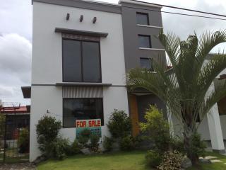 FOR SALE: House Manila Metropolitan Area > Paranaque